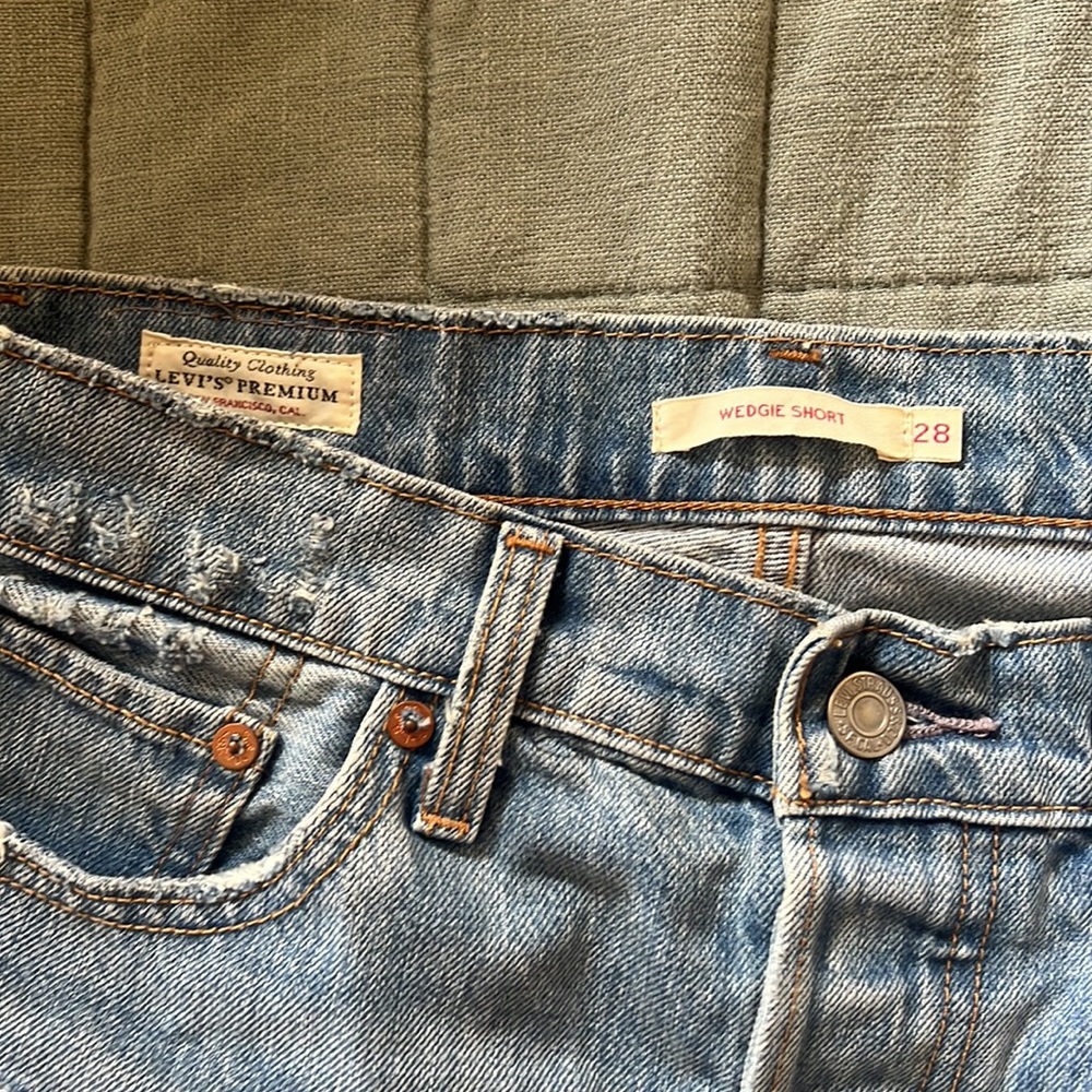 Levi’s Short - Picture 3 of 3